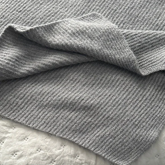 Gray Ribbed Turtleneck Sweater - Picture 2 of 6